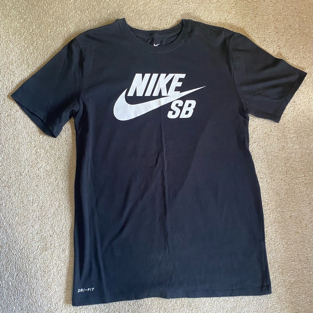 Nike skateboarding t shirt Mens medium